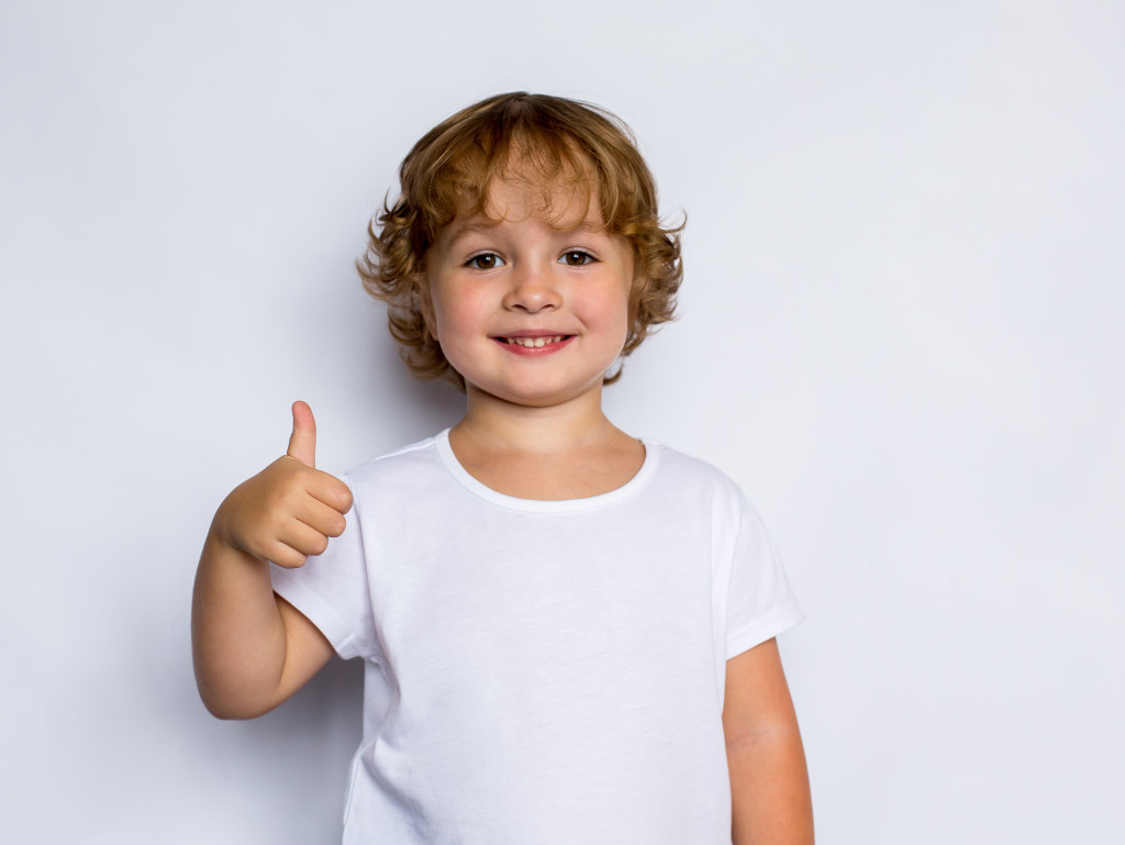 a child doing thumbs up
